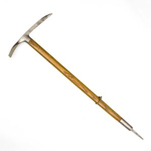 HKA19 Excellent Spitzhacke stamped to Gebirgsjäger 137