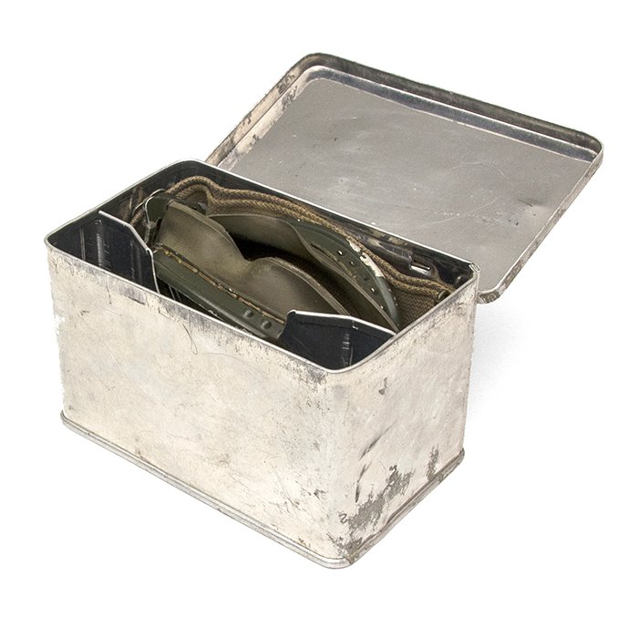 XMA30 Flight goggles with storage tin and replacement lenses — image 5