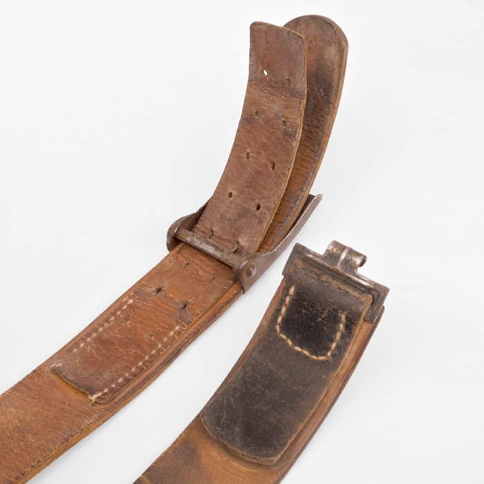 PEA18 Named Heer EM painted steel buckle and black leather belt — image 10