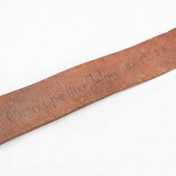 PEA18 Named Heer EM painted steel buckle and black leather belt — image 9