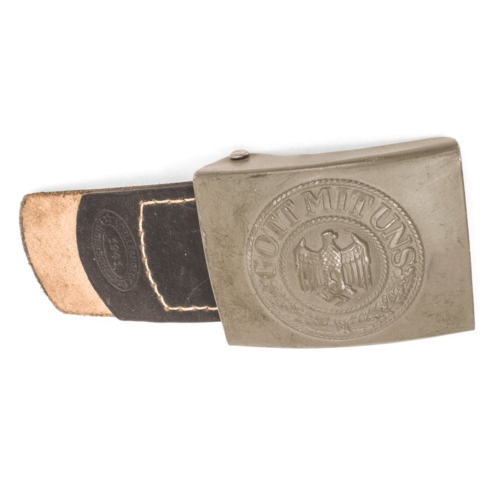 PEA12 Field grey painted Heer EM belt buckle with leather tab — image 2