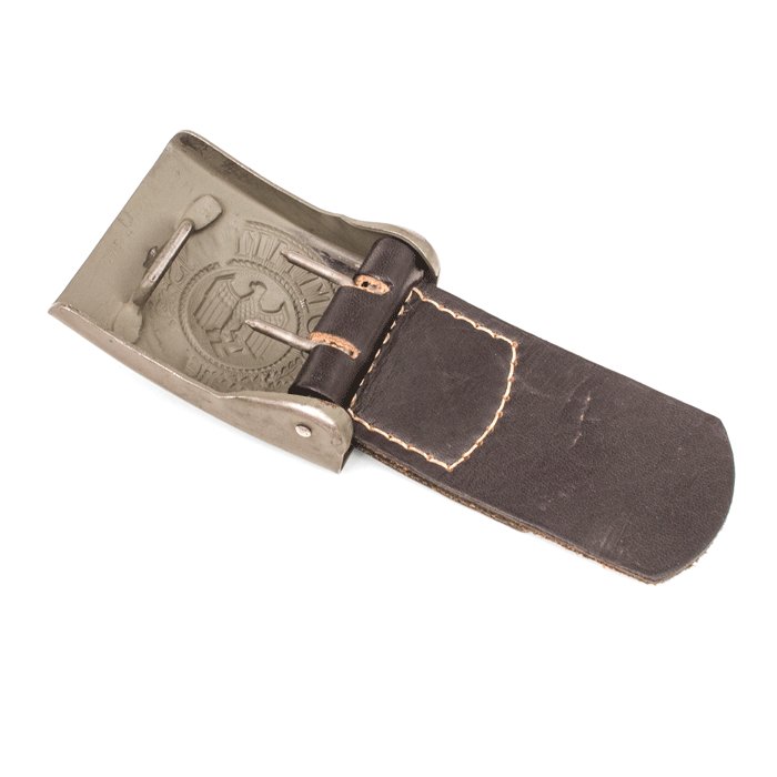 PEA12 Field grey painted Heer EM belt buckle with leather tab — image 6