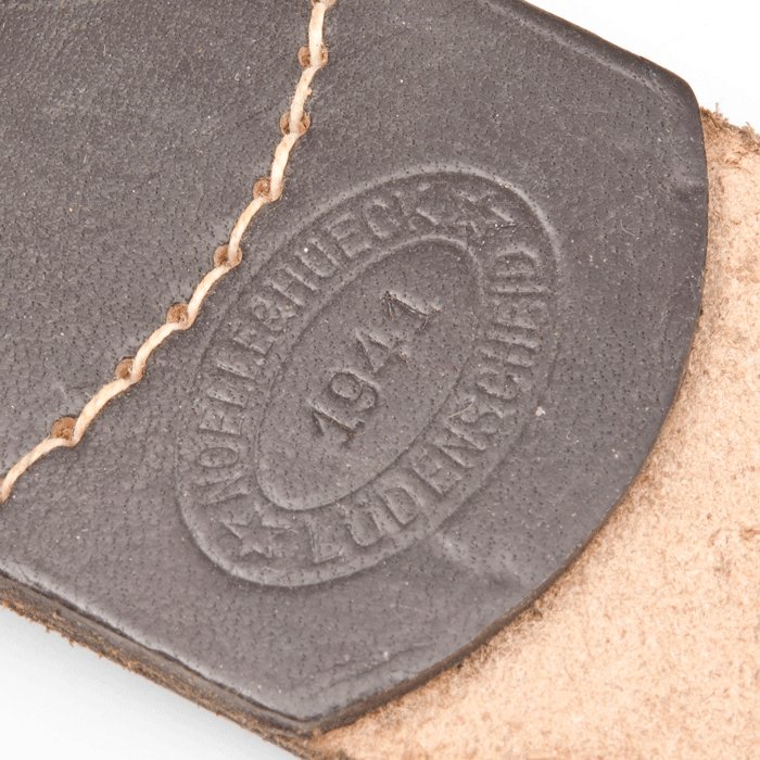 PEA12 Field grey painted Heer EM belt buckle with leather tab — image 9