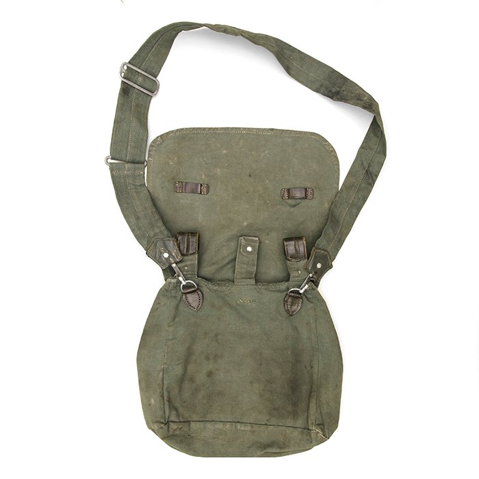 AGM6 Kriegsmarine breadbag with carrying strap — image 5