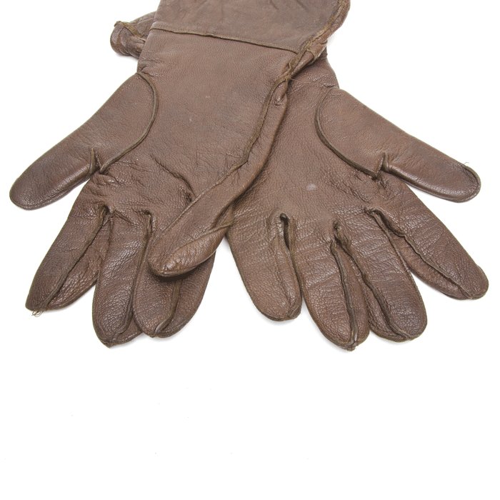 AHJ20 Very nice matched pair of Fallschirmjäger unlined leather gauntlets — image 6