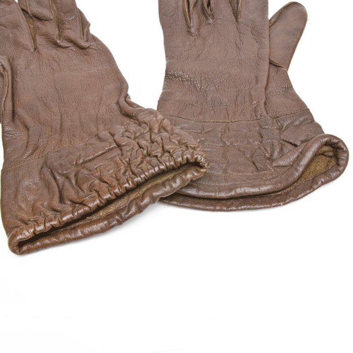 AHJ20 Very nice matched pair of Fallschirmjäger unlined leather gauntlets — image 7