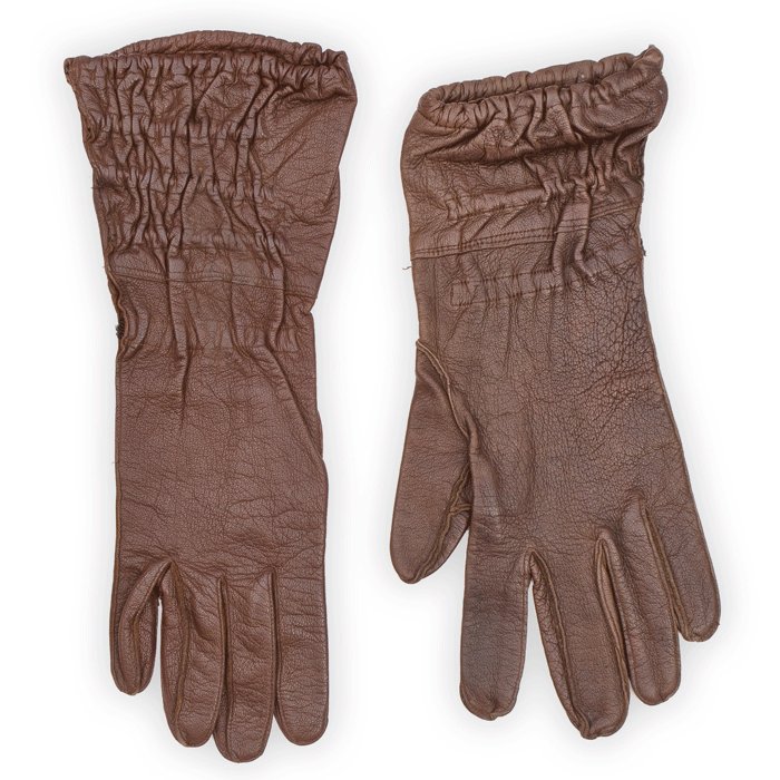 JOU3 Slightly mismatched pair of Fallschirmjäger unlined leather gauntlets — image 4