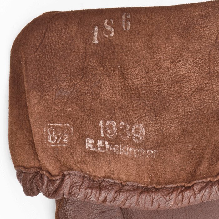 JOU3 Slightly mismatched pair of Fallschirmjäger unlined leather gauntlets — image 9