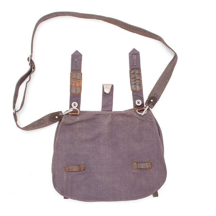 MAA56 Luftwaffe breadbag with carrying strap — image 2