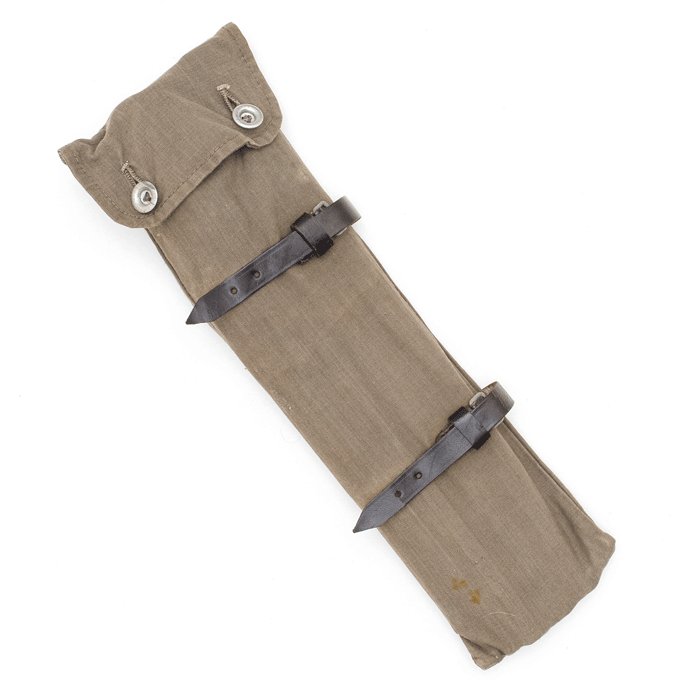 MAA55 1941 dated tent kit with carrying pouch — image 3