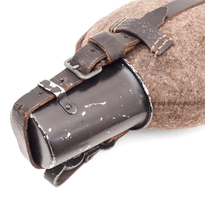 MAA52 Water bottle with small metal drinking cup — image 5