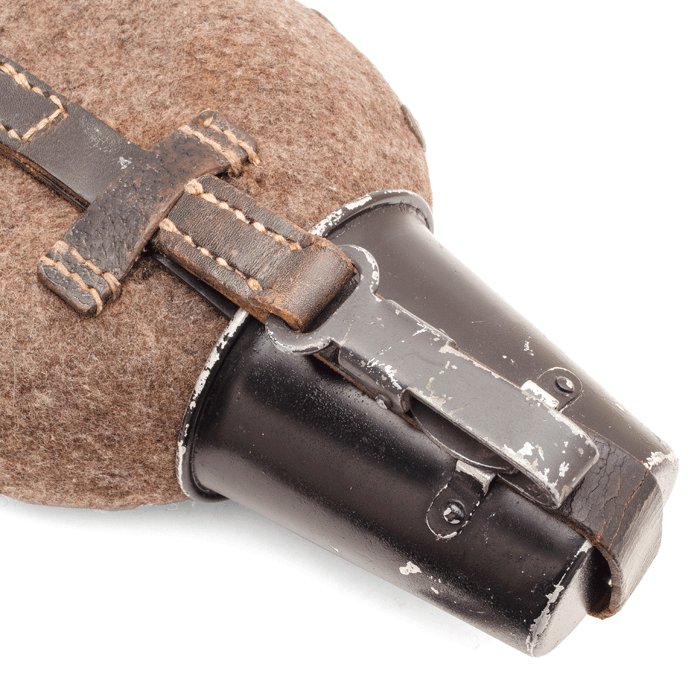 MAA52 Water bottle with small metal drinking cup — image 7