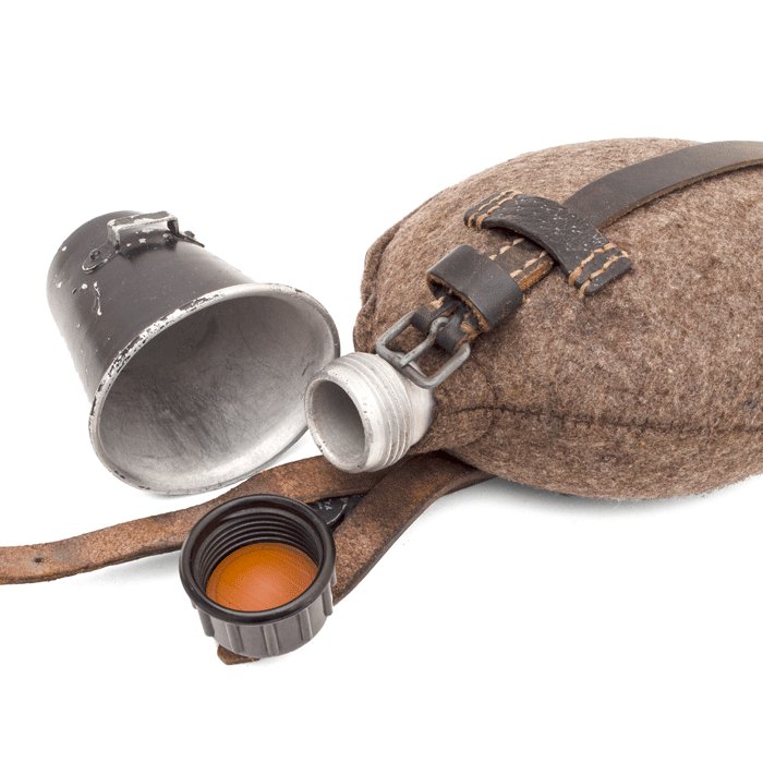 MAA52 Water bottle with small metal drinking cup — image 8