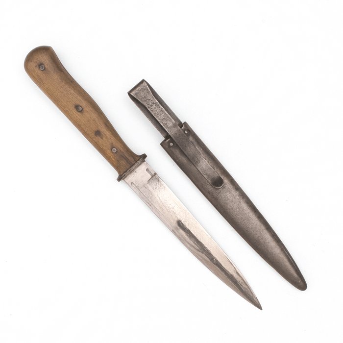 SJA16 Wooden handled fighting knife with spring loaded scabbard clip — image 5