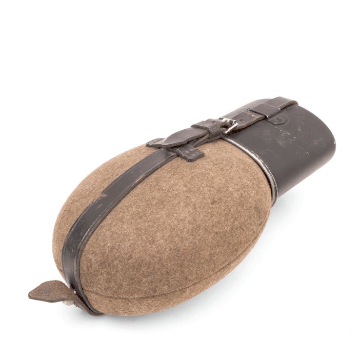 SJA13 Excellent earlier issue M31 water bottle and cup — image 5