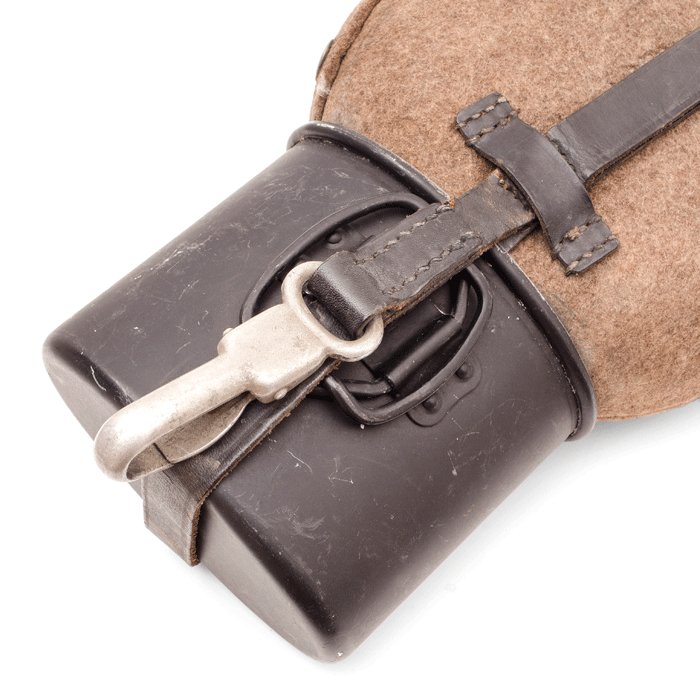 SJA13 Excellent earlier issue M31 water bottle and cup — image 7