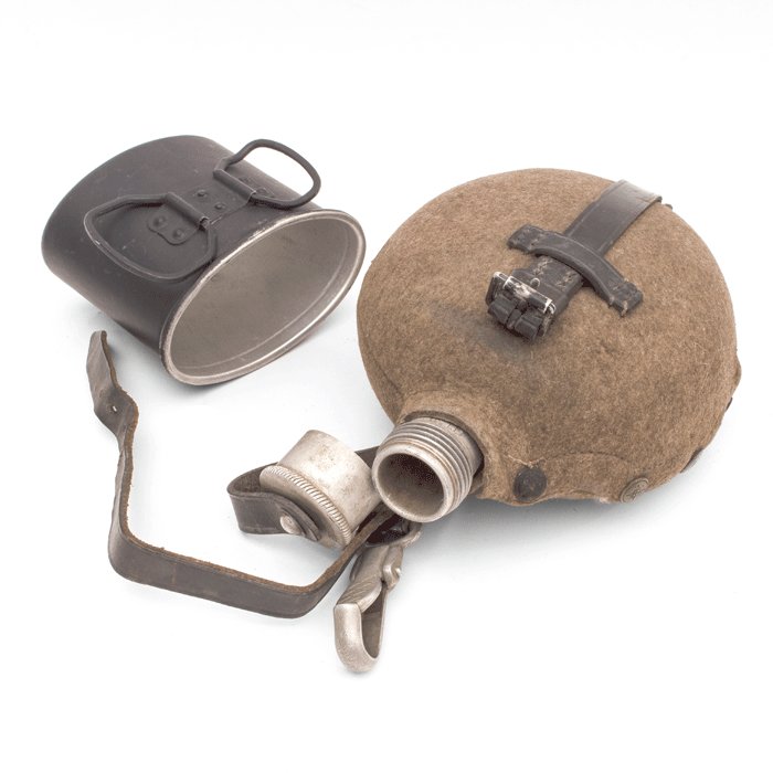 SJA13 Excellent earlier issue M31 water bottle and cup — image 9