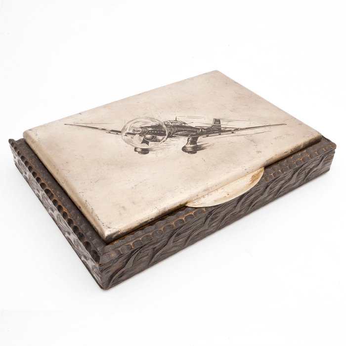 SPA5 High quality wooden cigarette box having diving Stuka motif — image 2