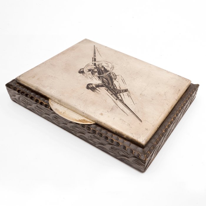 SPA5 High quality wooden cigarette box having diving Stuka motif — image 4