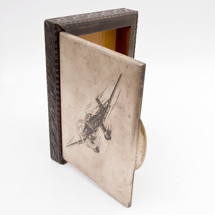 SPA5 High quality wooden cigarette box having diving Stuka motif — image 6