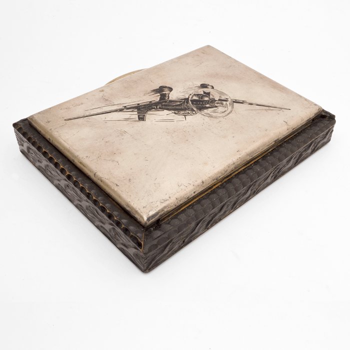 SPA5 High quality wooden cigarette box having diving Stuka motif — image 7