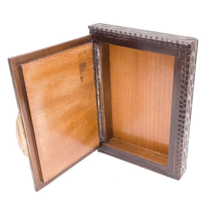 SPA5 High quality wooden cigarette box having diving Stuka motif — image 9