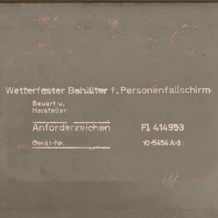 MCA34 Complete Fallschirmjäger parachute with carrying bag and waterproof storage can — image 4