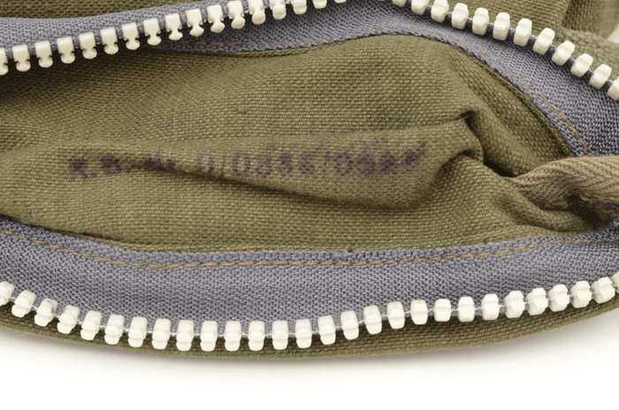 AMS06 Unissued set of Luftwaffe stick grenade bags with white plastic zippers — image 10