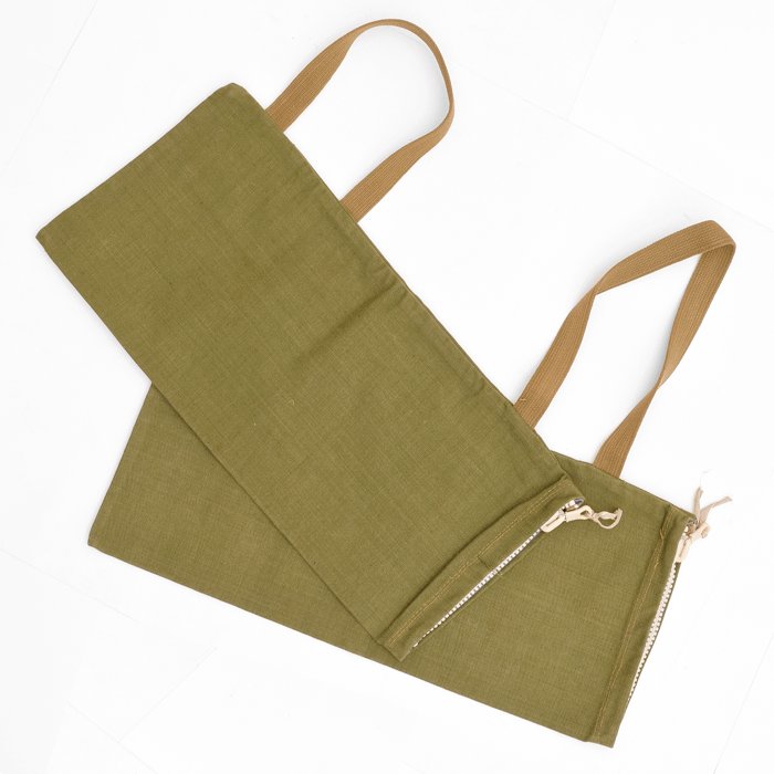 AMS06 Unissued set of Luftwaffe stick grenade bags with white plastic zippers — image 4