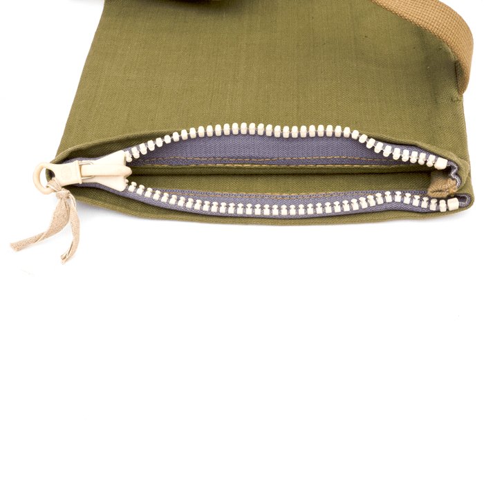 AMS06 Unissued set of Luftwaffe stick grenade bags with white plastic zippers — image 9