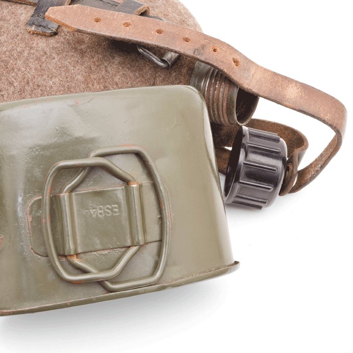 SJA12 Excellent late issue M31 water bottle and cup — image 10