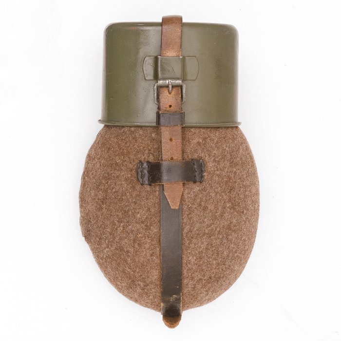 SJA12 Excellent late issue M31 water bottle and cup — image 2