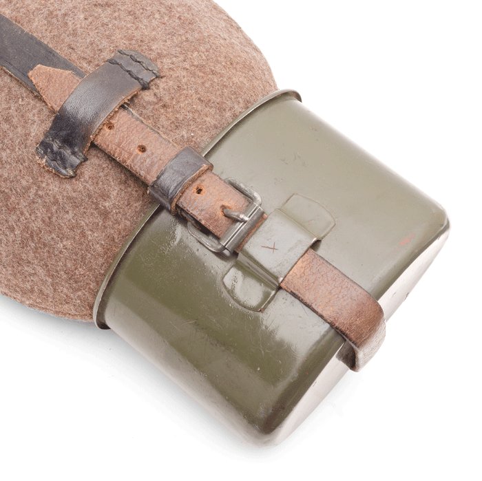 SJA12 Excellent late issue M31 water bottle and cup — image 4