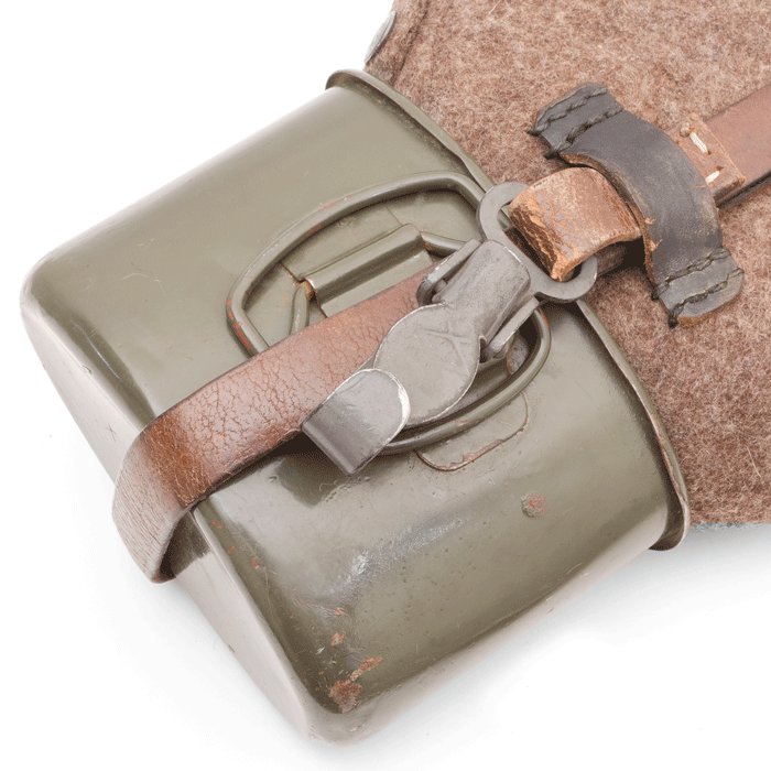 SJA12 Excellent late issue M31 water bottle and cup — image 8