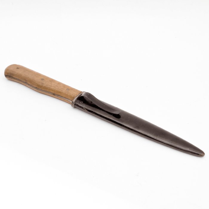 SJA15 Wooden handled fighting knife with spring loaded scabbard clip — image 14