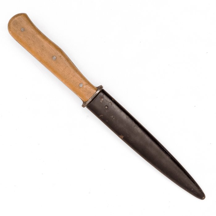 SJA15 Wooden handled fighting knife with spring loaded scabbard clip — image 15