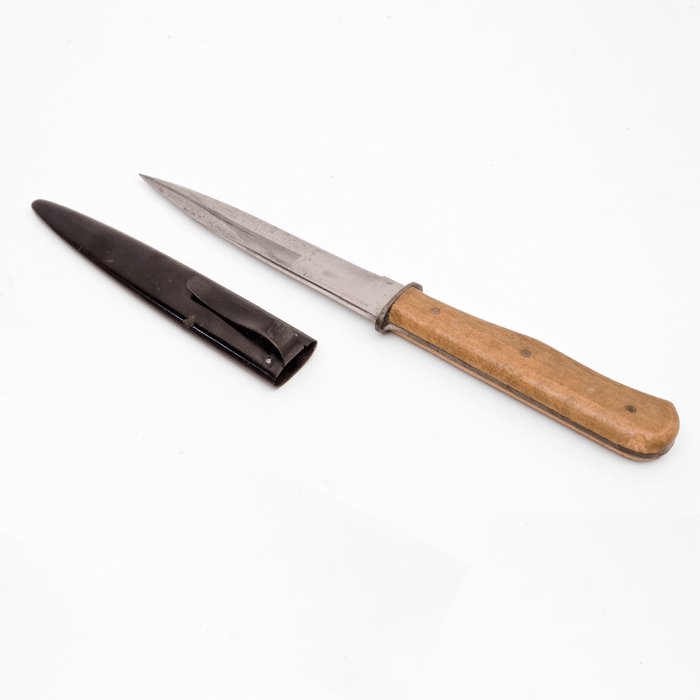 SJA15 Wooden handled fighting knife with spring loaded scabbard clip — image 6