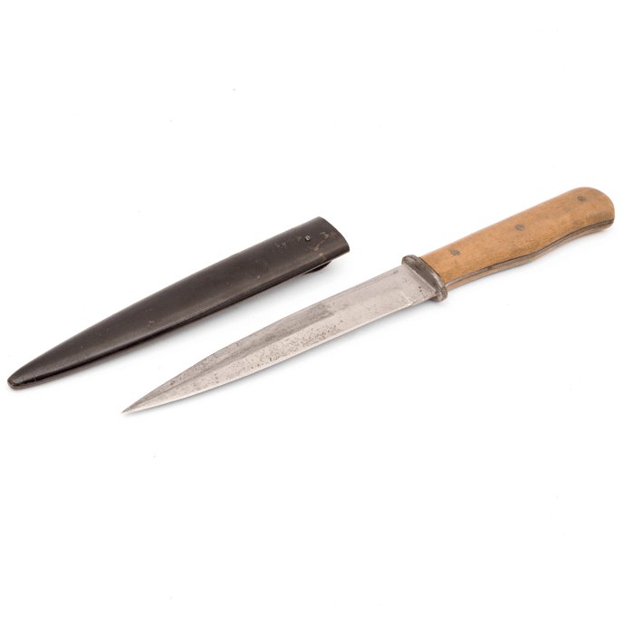 SJA15 Wooden handled fighting knife with spring loaded scabbard clip — image 7