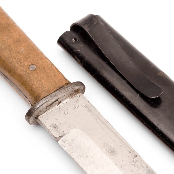 SJA15 Wooden handled fighting knife with spring loaded scabbard clip — image 9