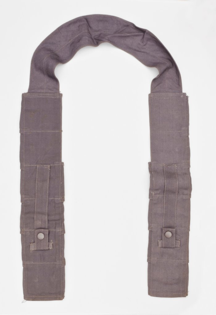 MCA51 Unissued blue Luftwaffe Fallschirmjäger K98 bandolier — image 9