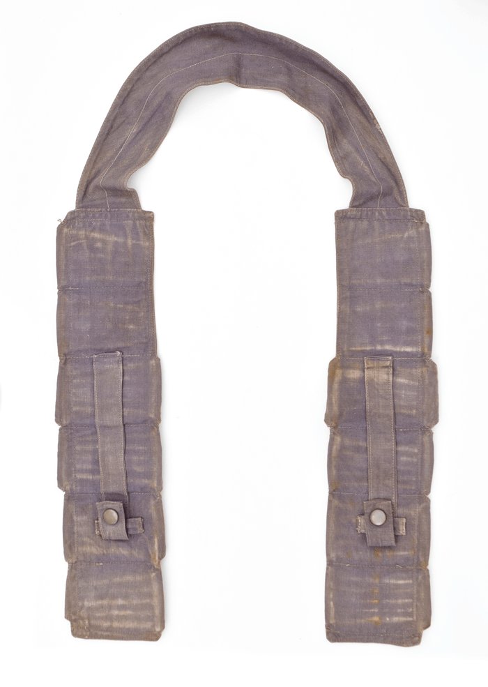 MCA52 Early blue Luftwaffe Fallschirmjäger K98 bandolier with angled flaps — image 9