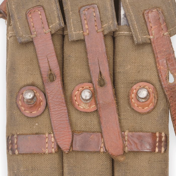 TPA21 1941 dated MP40 pouch with three magazines — image 3