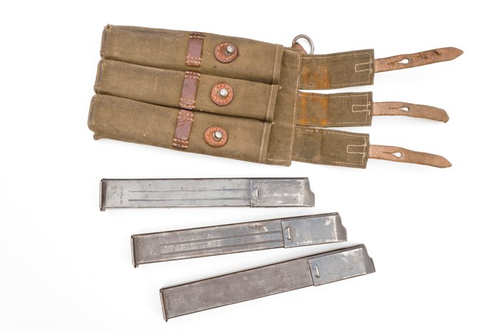TPA21 1941 dated MP40 pouch with three magazines — image 5