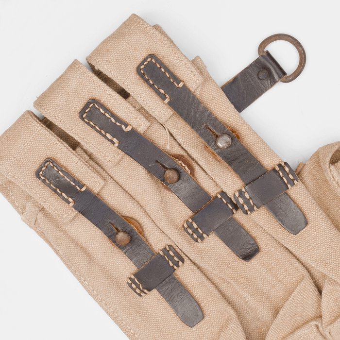 OT005 Matched pair of MP40 magazine pouches — image 3