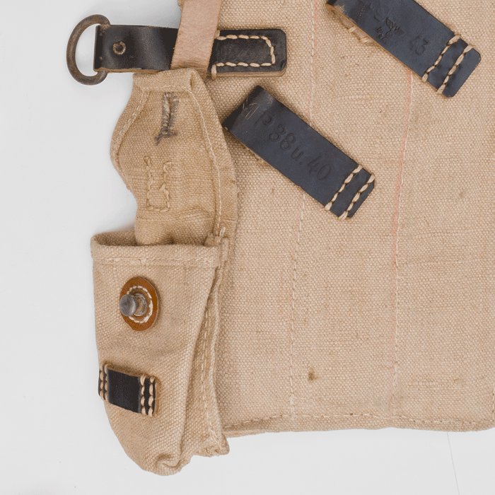 OT005 Matched pair of MP40 magazine pouches — image 8