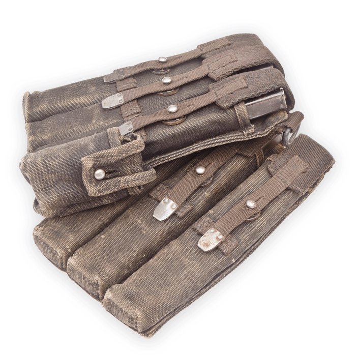 MDA20 Matched pair of blue MP40 magazine pouches with metal tipped straps — image 2