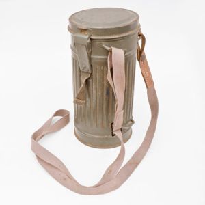 HHA6 Early Heer M30/M38 gasmask with canister