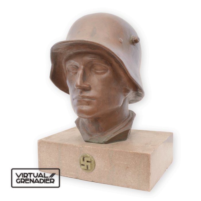 HPA1 Heroic helmeted bronze figure with marble base — image 2
