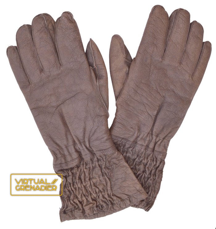 AMS042 Nice matched pair of Fallschirmjäger lined leather gauntlets — image 2