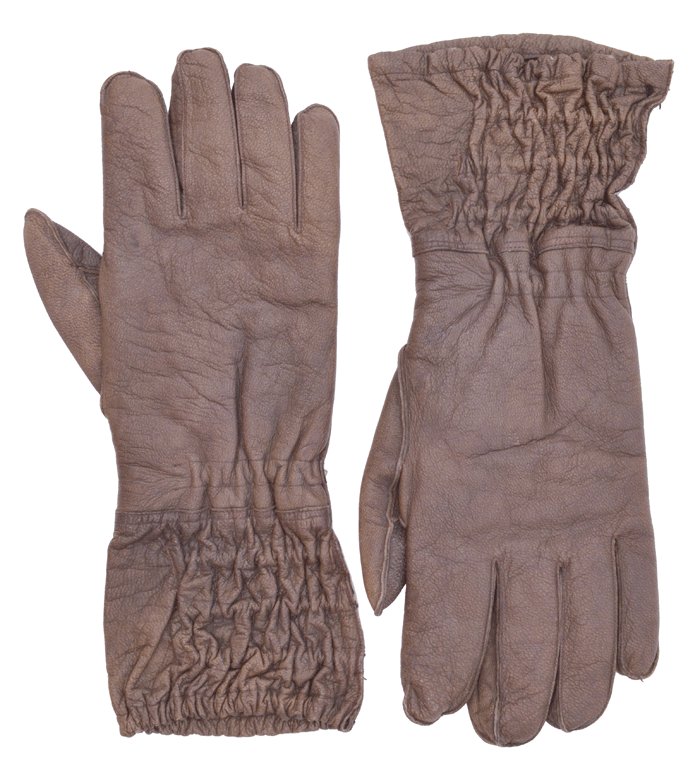 AMS042 Nice matched pair of Fallschirmjäger lined leather gauntlets — image 5